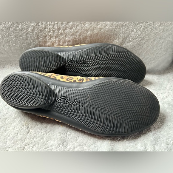 Clarks Flat Cheetah Ballet Flats Size 8 - Picture 5 of 6